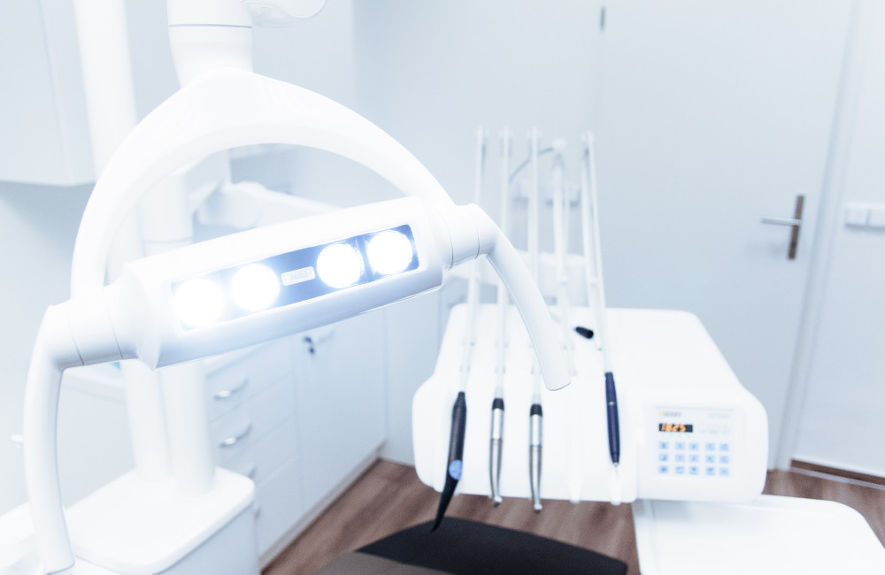 Dentist lamp and tools ready for patient