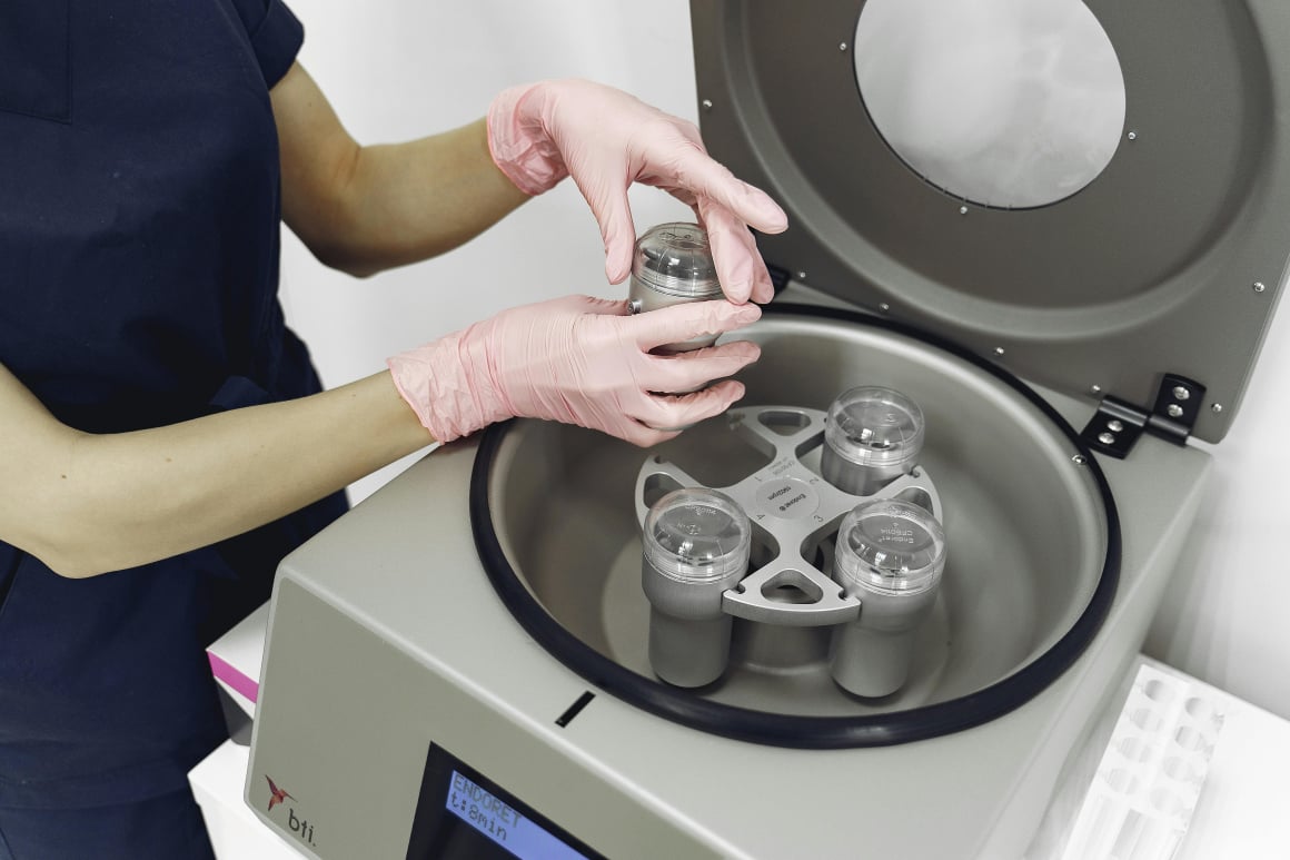 Machine with samples for regenerative treatments